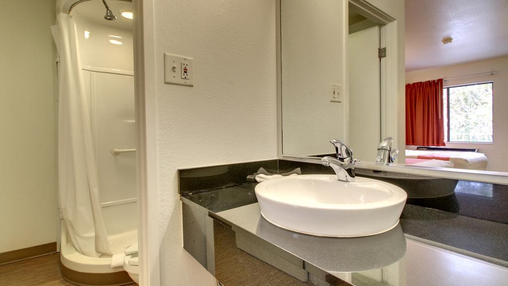 Motel 6-Des Moines, Ia - North Room photo